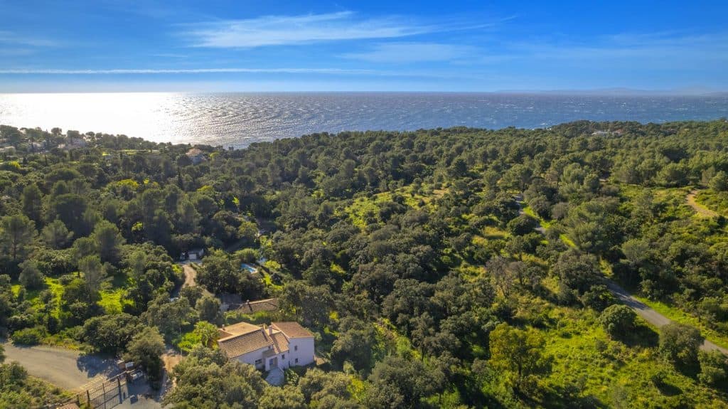 Villa 10 personnes à Boulouris entre mer et pinède